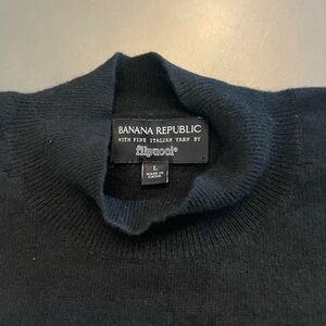 Banana Republic Women’s Black Mock Neck Pullover Sweater Size L Great condition